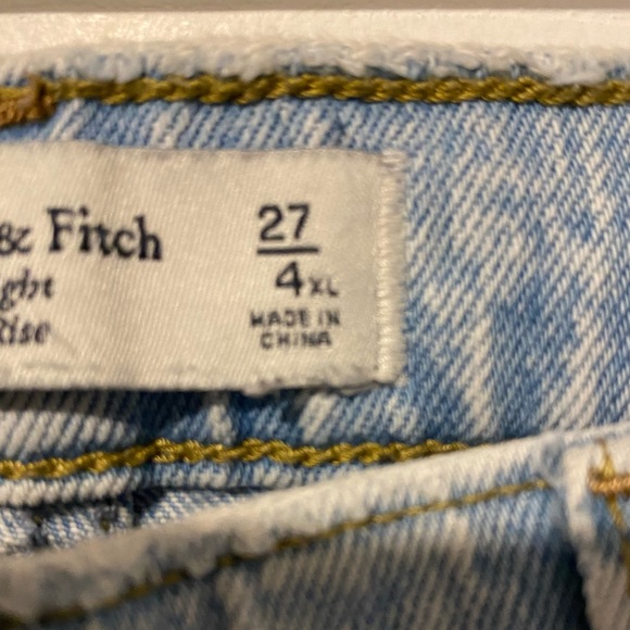 Abercrombie & Fitch Straight Leg Ultra High Rise Jeans
Extra Long! - Picture 5 of 5